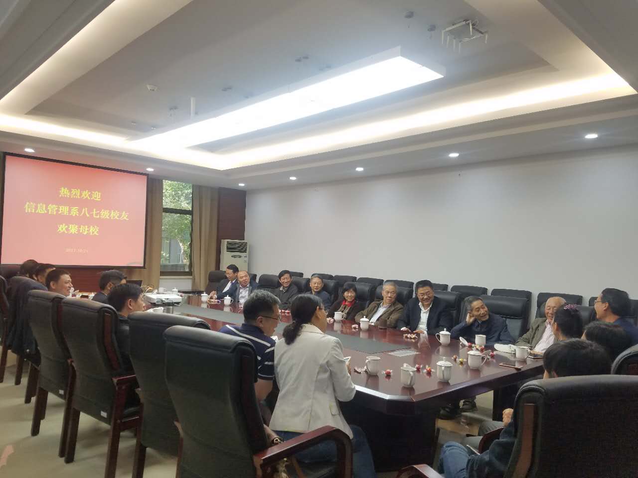 时时彩平台时时彩平台
87科技档案班校友返校2.jpg